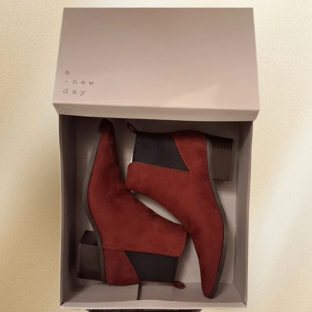 A NEW DAY GWEN Burgundy Faux Suede Ankle Boots Women's Size: 9